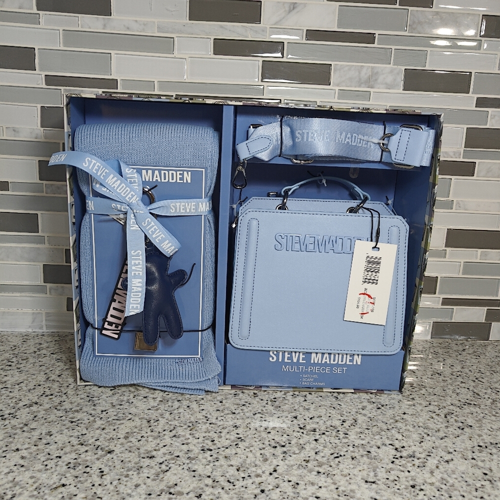 Steve madden Evelyn Charm Box Gift Set Light Blue